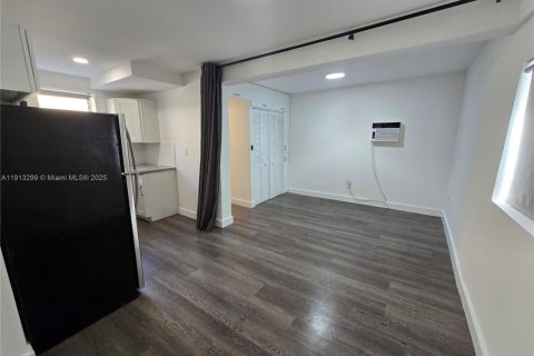 Copropriété à louer à Miami, Floride: 2 chambres, 1148.64 m2 № 1969412 - photo 25