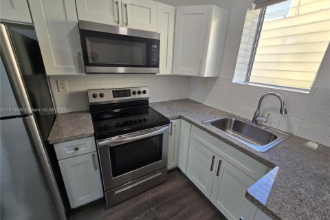 Copropriété à louer à Miami, Floride: 2 chambres, 1148.64 m2 № 1969412 - photo 10