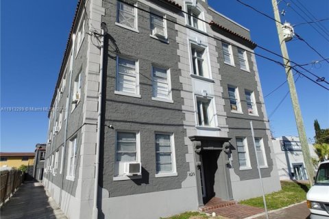 Copropriété à louer à Miami, Floride: 2 chambres, 1148.64 m2 № 1969412 - photo 5