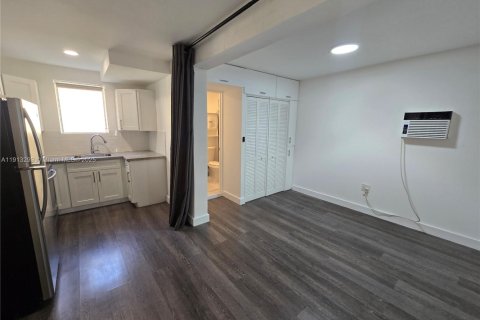 Copropriété à louer à Miami, Floride: 2 chambres, 1148.64 m2 № 1969412 - photo 24