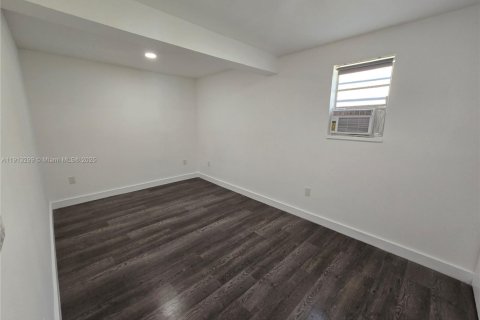 Copropriété à louer à Miami, Floride: 2 chambres, 1148.64 m2 № 1969412 - photo 11