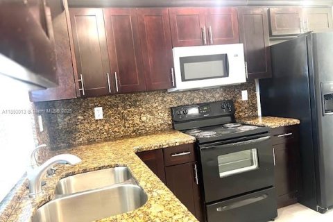 Снять в аренду виллу или дом в Пемброк-Пайнс, Флорида 3 спальни, 126.72м2, № 1950788 - фото 14