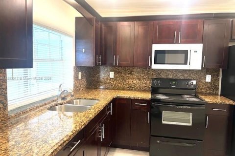 Снять в аренду виллу или дом в Пемброк-Пайнс, Флорида 3 спальни, 126.72м2, № 1950788 - фото 12