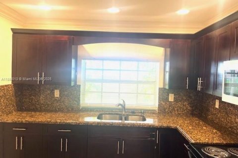 Снять в аренду виллу или дом в Пемброк-Пайнс, Флорида 3 спальни, 126.72м2, № 1950788 - фото 15