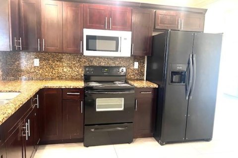 Снять в аренду виллу или дом в Пемброк-Пайнс, Флорида 3 спальни, 126.72м2, № 1950788 - фото 13