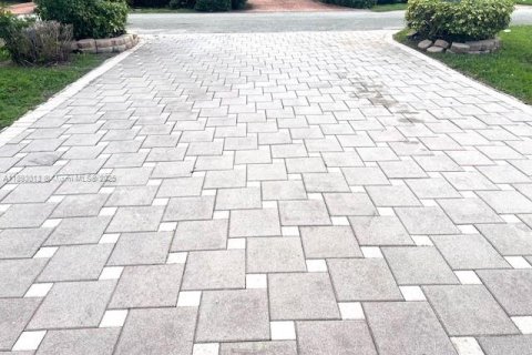 Снять в аренду виллу или дом в Пемброк-Пайнс, Флорида 3 спальни, 126.72м2, № 1950788 - фото 26