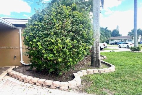 Снять в аренду виллу или дом в Пемброк-Пайнс, Флорида 3 спальни, 126.72м2, № 1950788 - фото 27