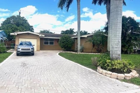 Снять в аренду виллу или дом в Пемброк-Пайнс, Флорида 3 спальни, 126.72м2, № 1950788 - фото 1