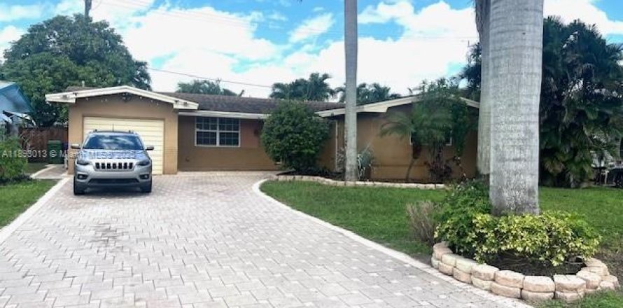 Дом в Пемброк-Пайнс, Флорида 3 спальни, 126.72м2 № 1950788