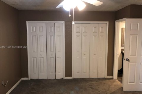 Снять в аренду таунхаус в Винтер-Парк, Флорида 3 спальни, 125.42м2, № 1998886 - фото 19