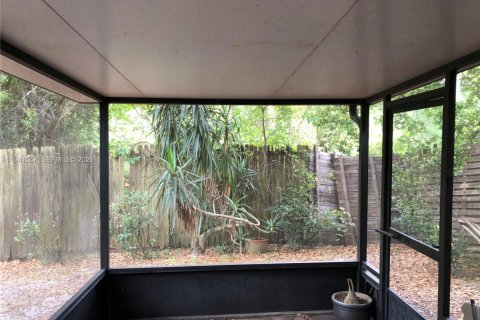 Снять в аренду таунхаус в Винтер-Парк, Флорида 3 спальни, 125.42м2, № 1998886 - фото 14