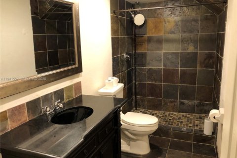 Снять в аренду таунхаус в Винтер-Парк, Флорида 3 спальни, 125.42м2, № 1998886 - фото 10