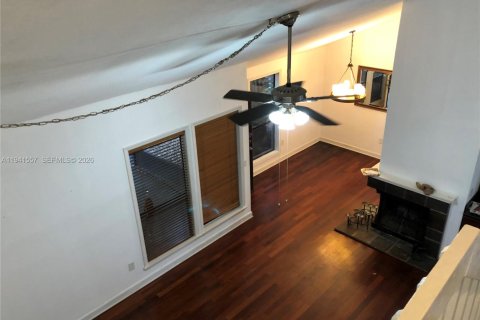 Снять в аренду таунхаус в Винтер-Парк, Флорида 3 спальни, 125.42м2, № 1998886 - фото 6