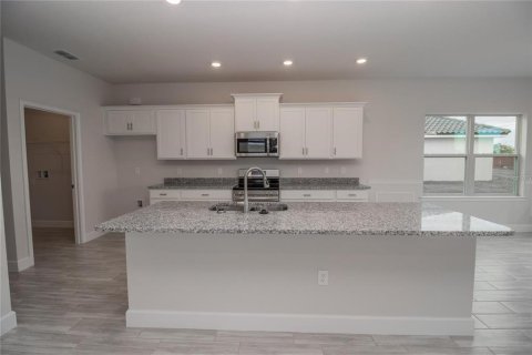 House in Auburndale, Florida 4 bedrooms, 223.43 sq.m. № 1527164 - photo 9