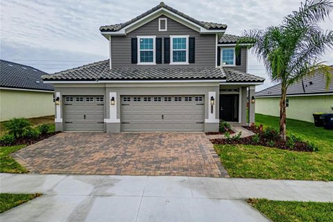 House in Auburndale, Florida 4 bedrooms, 223.43 sq.m. № 1527164 - photo 1