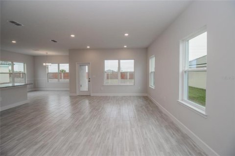 House in Auburndale, Florida 4 bedrooms, 223.43 sq.m. № 1527164 - photo 6
