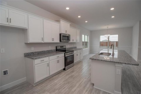 House in Auburndale, Florida 4 bedrooms, 223.43 sq.m. № 1527164 - photo 10