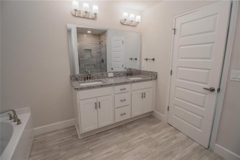 House in Auburndale, Florida 4 bedrooms, 223.43 sq.m. № 1527164 - photo 18