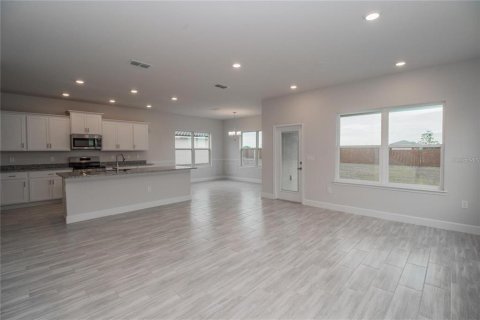 House in Auburndale, Florida 4 bedrooms, 223.43 sq.m. № 1527164 - photo 8