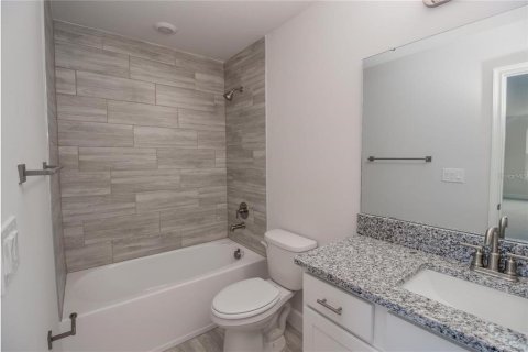 House in Auburndale, Florida 4 bedrooms, 223.43 sq.m. № 1527164 - photo 21