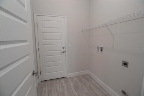 House in Auburndale, Florida 4 bedrooms, 223.43 sq.m. № 1527164 - photo 23
