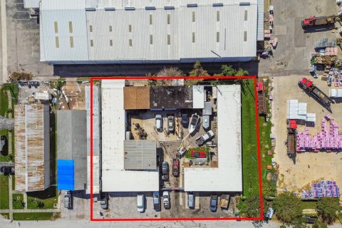 Купить коммерческую недвижимость в Пинеллас-Парк, Флорида 327.76м2, № 1419198 - фото 2