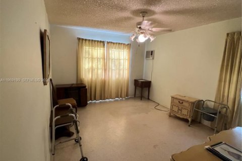 House in Coral Gables, Florida 2 bedrooms, 118.54 sq.m. № 2031135 - photo 12