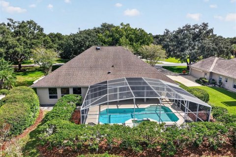 House in Eustis, Florida 3 bedrooms, 271.92 sq.m. № 2429437 - photo 12