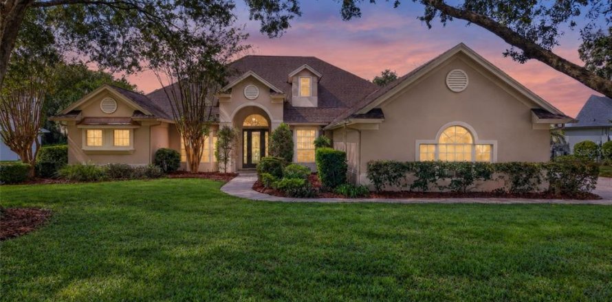 House in Eustis, Florida 3 bedrooms, 271.92 sq.m. № 2429437