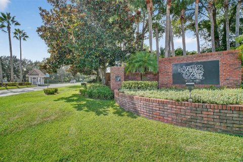 House in Eustis, Florida 3 bedrooms, 271.92 sq.m. № 2429437 - photo 2