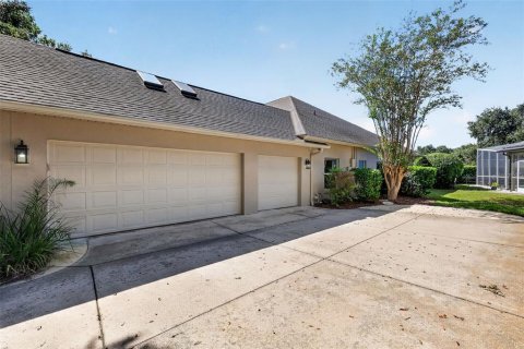 House in Eustis, Florida 3 bedrooms, 271.92 sq.m. № 2429437 - photo 15