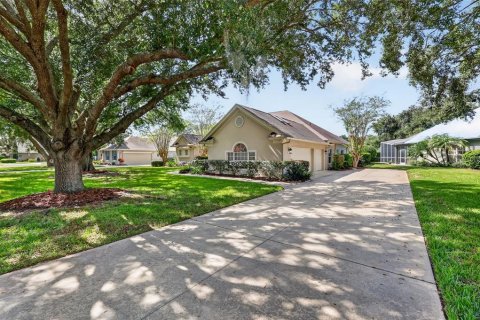 House in Eustis, Florida 3 bedrooms, 271.92 sq.m. № 2429437 - photo 14