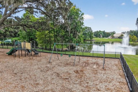 House in Eustis, Florida 3 bedrooms, 271.92 sq.m. № 2429437 - photo 8