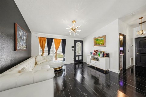Casa en venta en Tampa, Florida, 3 dormitorios, 145.48 m2 № 2093998 - foto 4