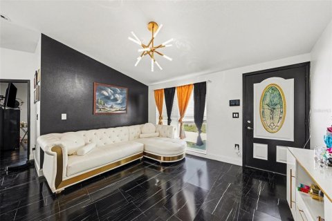 Casa en venta en Tampa, Florida, 3 dormitorios, 145.48 m2 № 2093998 - foto 3