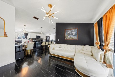 Casa en venta en Tampa, Florida, 3 dormitorios, 145.48 m2 № 2093998 - foto 5