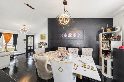 Casa en venta en Tampa, Florida, 3 dormitorios, 145.48 m2 № 2093998 - foto 9