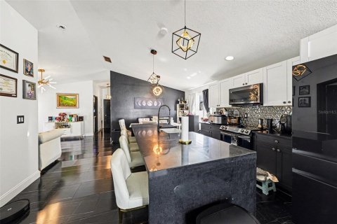 Casa en venta en Tampa, Florida, 3 dormitorios, 145.48 m2 № 2093998 - foto 10