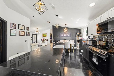 Casa en venta en Tampa, Florida, 3 dormitorios, 145.48 m2 № 2093998 - foto 11