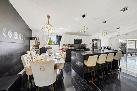 Casa en venta en Tampa, Florida, 3 dormitorios, 145.48 m2 № 2093998 - foto 8