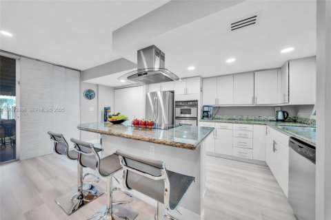 Touwnhouse à louer à Hallandale Beach, Floride: 2 chambres, 167.04 m2 № 1982466 - photo 5