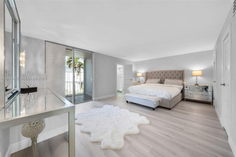 Touwnhouse à louer à Hallandale Beach, Floride: 2 chambres, 167.04 m2 № 1982466 - photo 1