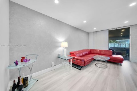 Touwnhouse à louer à Hallandale Beach, Floride: 2 chambres, 167.04 m2 № 1982466 - photo 7