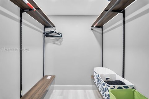 Touwnhouse à louer à Hallandale Beach, Floride: 2 chambres, 167.04 m2 № 1982466 - photo 13