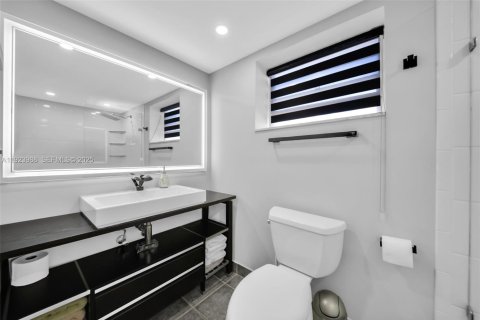 Touwnhouse à louer à Hallandale Beach, Floride: 2 chambres, 167.04 m2 № 1982466 - photo 15