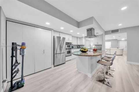 Touwnhouse à louer à Hallandale Beach, Floride: 2 chambres, 167.04 m2 № 1982466 - photo 6