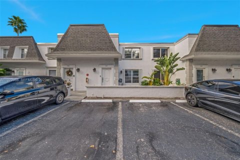 Touwnhouse à louer à Hallandale Beach, Floride: 2 chambres, 167.04 m2 № 1982466 - photo 2