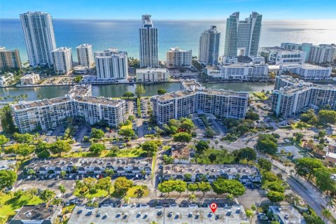 Touwnhouse à louer à Hallandale Beach, Floride: 2 chambres, 167.04 m2 № 1982466 - photo 27