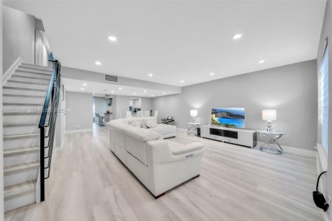 Touwnhouse à louer à Hallandale Beach, Floride: 2 chambres, 167.04 m2 № 1982466 - photo 9