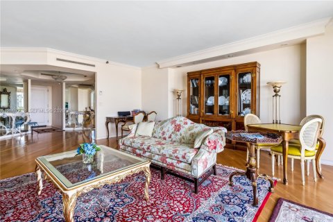 Снять в аренду кондоминиум в Авентура, Флорида 2 спальни, 219.25м2, № 2246545 - фото 8